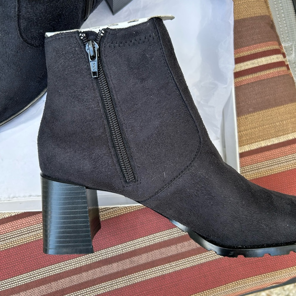New Elegant Black Suede Ankle Boots NWOT - Picture 2 of 8